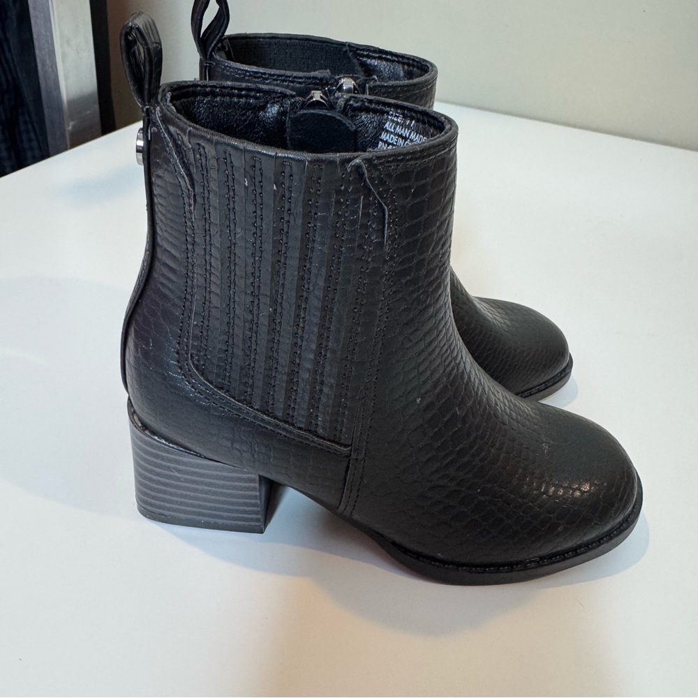 Vince Camuto Girls Black Textured Ankle Boots –Side Zip – Block Heel Sz 11 NWOT - Picture 4 of 10